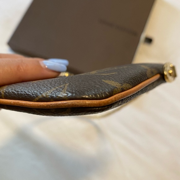 Authentic Louis Vuitton Milla Pouchette - Picture 7 of 16